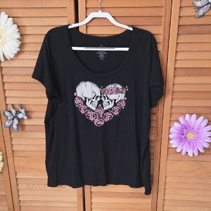 Torrid Vibtage 2015 Black Short-Sleeve Tee with Pink Rose & Skull Heart Graphic